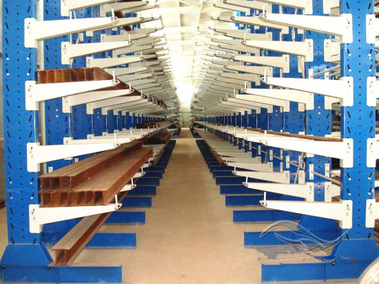 Giá đỡ đúc hẫng ổn định của một cánh tay hoặc đôi